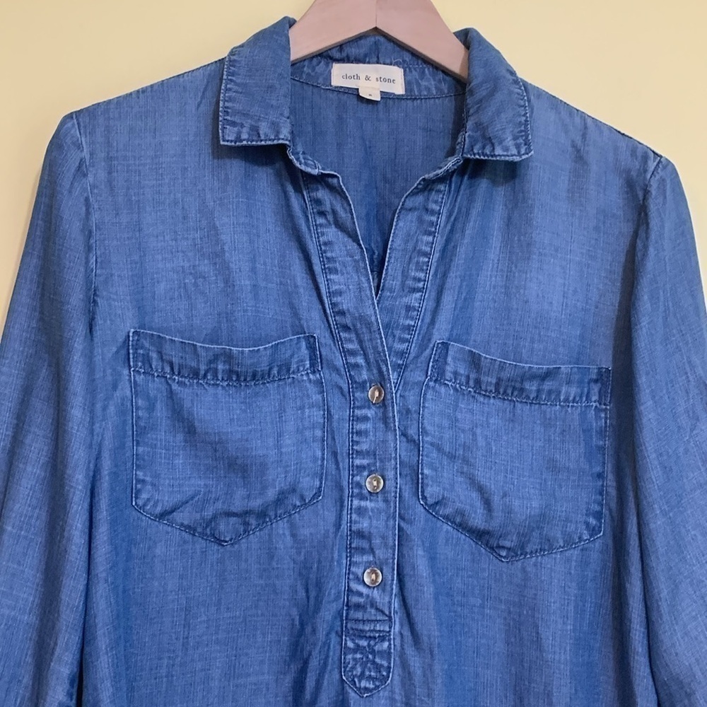 Cloth & Stone | 100% Tencel Blue Denim Hi Lo Rounded Hem 3 Button Top Shirt S - Picture 3 of 17